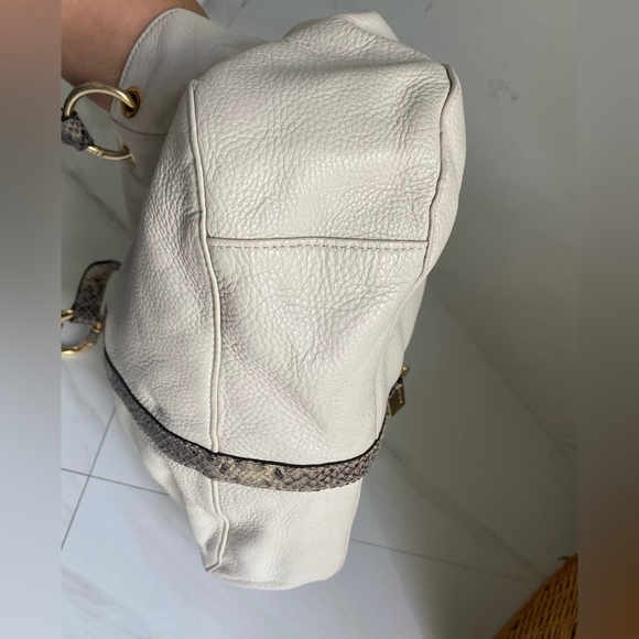 MICHAEL KORS Ivory Soft Pebbled Leather Hobo Shoulder Bag - Picture 12 of 16